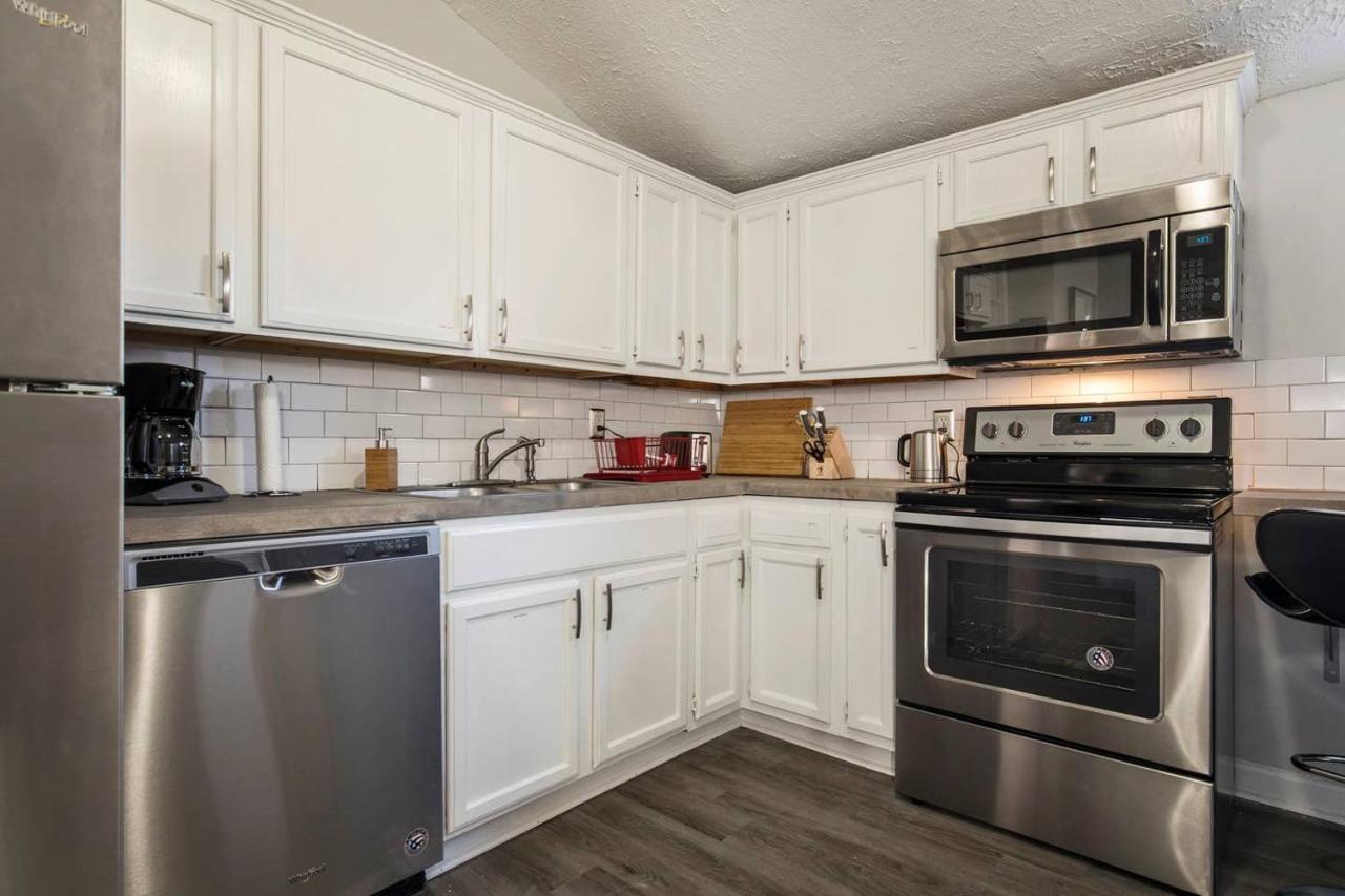 Dream House 4br 2ba By Cozysuites Louisville